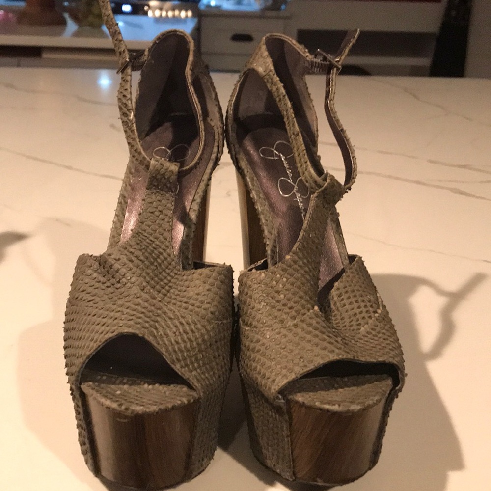 8.5 Jessica Simpson heels